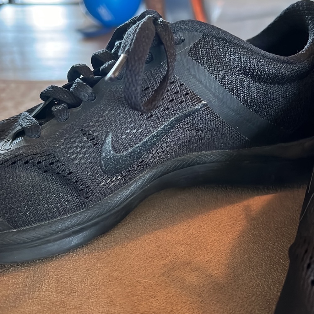 Women’s Nike Trainers - Picture 3 of 8